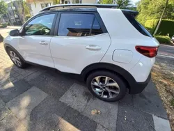 Weiß Gebraucht 2023 Kia Stonic SUV | 23.000 € (Fairer Preis)