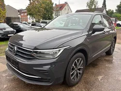 Grau Gebraucht 2021 VW Tiguan Life SUV | 19.500 € (Guter Preis)