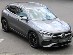 Mountaingrau Gebraucht 2020 Mercedes GLA200 AMG line SUV | 26.990 € (Fairer Preis)