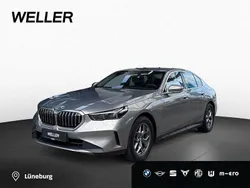 Grau Gebraucht 2024 BMW 520 Comfort Edition Limousine | 50.950 € (Superpreis)