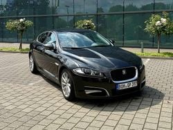 Grau Gebraucht 2013 Jaguar XF Limousine | 13.999 €