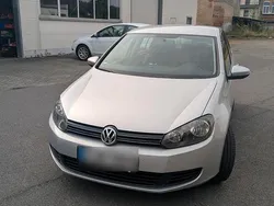 Silber Gebraucht 2009 VW Golf VI Kleinwagen | 3.600 €