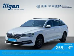 Weiss / moonweiß perleffekt (metallic) Gebraucht 2020 Skoda Superb Ambition Kombi | 23.760 € (Guter Preis)