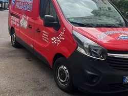 Rot Gebraucht 2015 Opel Vivaro Van | 15.999 € (Etwas zu teuer)