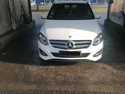 Weiß Gebraucht 2015 Mercedes B180 Van / Kleinbus | 8.700 € (Fairer Preis)