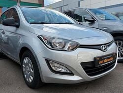Silber Gebraucht 2013 Hyundai i20 Classic Limousine | 6.499 € (Fairer Preis)