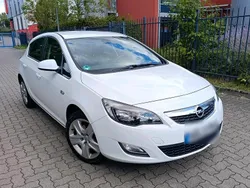Weiß Gebraucht 2010 Opel Astra Limousine | 5.900 € (Teuer)