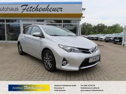 Silber Gebraucht 2015 Toyota Auris Edition Limousine | 9.990 € (Guter Preis)