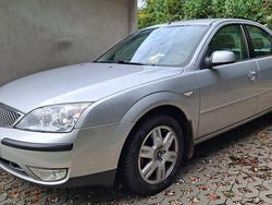 Silber Gebraucht 2004 Ford Mondeo Ghia Limousine | 3.850 € (Teuer)