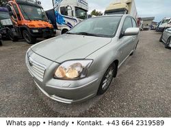 Silber Gebraucht 2004 Toyota Avensis T2 Limousine | 2.388 €