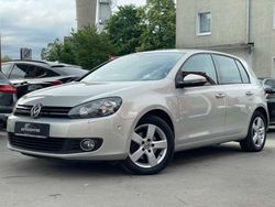 Silber Gebraucht 2011 VW Golf VI Team Kleinwagen | 5.990 € (Etwas zu teuer)
