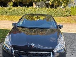 Blau Gebraucht 2015 Peugeot 208 Active Kleinwagen | 5.200 € (Fairer Preis)