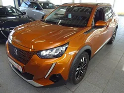 Orange Gebraucht 2021 Peugeot e-2008 Allure SUV | 15.900 € (Guter Preis)