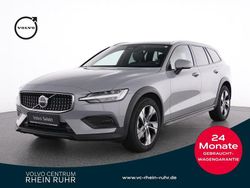 Grau vapour grey / metallic Gebraucht 2024 Volvo V60 CC Plus Kombi | 36.990 € (Superpreis)