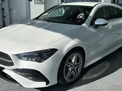 Weiss digitalweiß Gebraucht 2024 Mercedes CLA200 Shooting Brake AMG Kombi | 35.380 € (Fairer Preis)