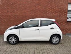 Weiß Gebraucht 2019 Toyota Aygo Kleinwagen | 7.900 € (Fairer Preis)