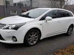 Weiß metallic Gebraucht 2012 Toyota Avensis Premium Kombi | 13.000 €