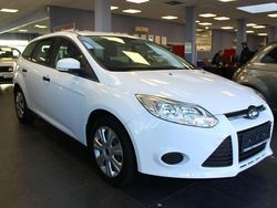 Weiß Gebraucht 2014 Ford Focus Ambiente Kombi | 5.980 € (Fairer Preis)