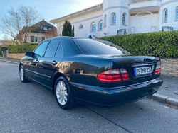 Gebraucht 2001 Mercedes E220 Classic Limousine | 9.900 €