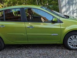Grün Gebraucht 2011 Renault Clio II Dynamique Limousine | 3.900 € (Etwas zu teuer)
