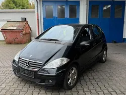Schwarz Gebraucht 2005 Mercedes 180 Limousine | 2.900 €
