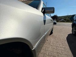 Grau Gebraucht 1991 Mercedes E230 Limousine | 9.200 €