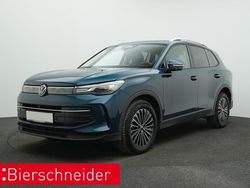 Blau Gebraucht 2024 VW Tiguan Life SUV | 36.450 € (Etwas zu teuer)