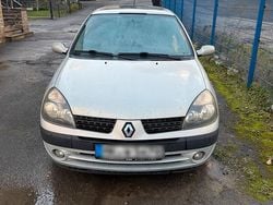 Grau Gebraucht 2003 Renault Clio II Kleinwagen | 900 €