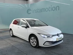 Weiß Gebraucht 2024 VW Golf VIII Life Limousine | 26.080 € (Guter Preis)
