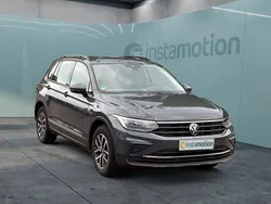 Grau Gebraucht 2022 VW Tiguan Life SUV | 26.890 € (Fairer Preis)