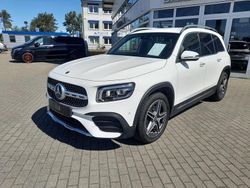 Weiß Gebraucht 2022 Mercedes GLB200 AMG line SUV | 35.990 € (Fairer Preis)