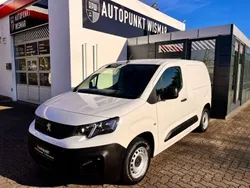 Weiß Gebraucht 2021 Peugeot Partner Premium Van / Kleinbus | 16.980 € (Fairer Preis)