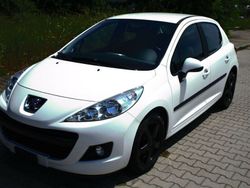 Weiß Gebraucht 2010 Peugeot 207 Premium Kleinwagen | 3.800 €