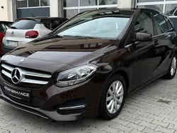 Braun Gebraucht 2016 Mercedes B180 Van / Kleinbus | 12.990 € (Fairer Preis)