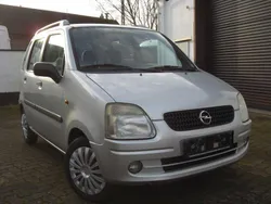 Silber Gebraucht 2002 Opel Agila Kleinwagen | 2.900 €