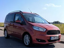 Rot Gebraucht 2016 Ford Tourneo Courier Titanium Van / Kleinbus | 7.999 € (Fairer Preis)