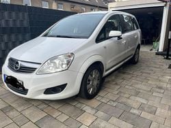 Weiß Gebraucht 2009 Opel Zafira Edition Van / Kleinbus | 3.999 € (Fairer Preis)