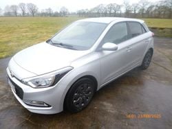 Silber Gebraucht 2018 Hyundai i20 Active Limousine | 9.000 € (Guter Preis)