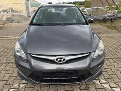 Grau Gebraucht 2011 Hyundai i30 Edition Limousine | 3.999 € (Fairer Preis)