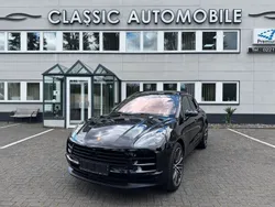Tiefschwarzmetallic Gebraucht 2019 Porsche Macan Sport SUV | 53.850 €