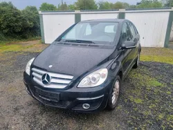 Schwarz Gebraucht 2010 Mercedes B180 Van / Kleinbus | 4.400 € (Fairer Preis)
