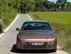Porsche 944