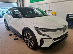 Weiß Gebraucht 2023 Renault Megane E-Tech Techno Limousine | 27.998 € (Fairer Preis)