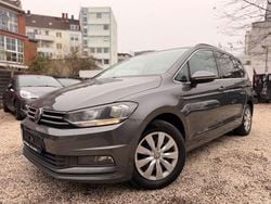 Grau Gebraucht 2018 VW Touran Comfortline Van / Kleinbus | 10.950 €