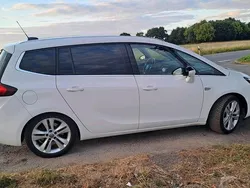 Weiß Gebraucht 2018 Opel Zafira Van / Kleinbus | 13.999 €