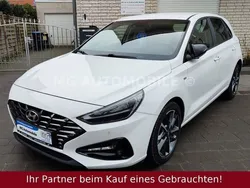 Weiß Gebraucht 2021 Hyundai i30 Edition 30+ Limousine | 14.970 € (Fairer Preis)