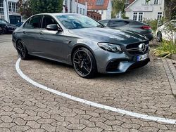 Grau Gebraucht 2019 Mercedes E63S AMG AMG Limousine | 81.999 €