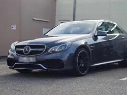 Grau Gebraucht 2013 Mercedes E63S AMG AMG Limousine | 32.900 € (Guter Preis)