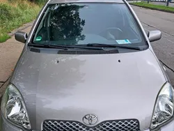Grau Gebraucht 2004 Toyota Yaris Kleinwagen | 2.599 €