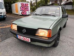 Grün Gebraucht 1982 Opel Ascona Limousine | 2.500 €